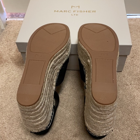 Marc Fisher Amari wedges - Picture 2 of 2